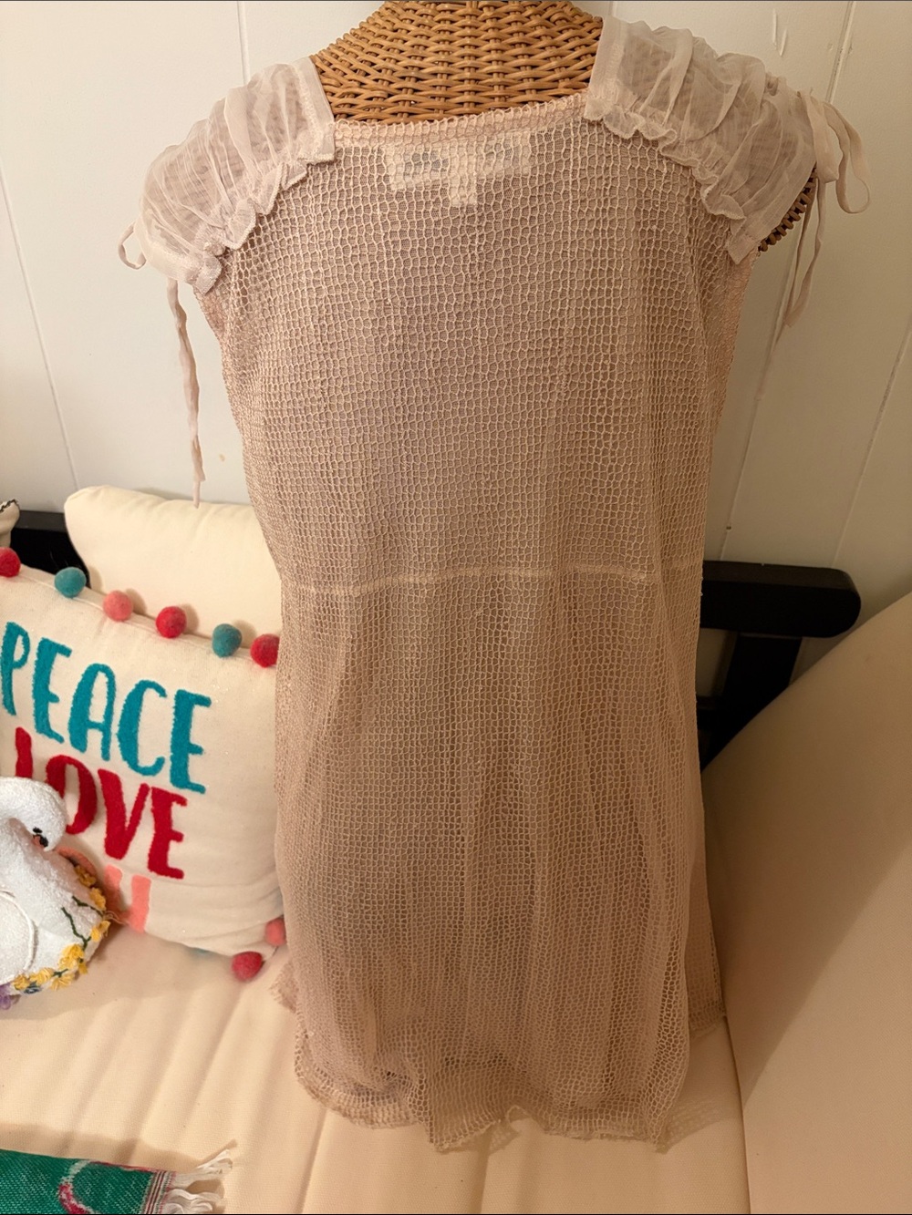 Pretty Angel Cream Lace & Ruffle Sleeveless Top - Picture 2 of 7